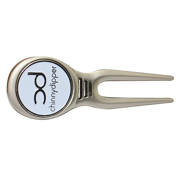 ニッケルメッキのカスタムロゴゴルフディボットとハットクリップ