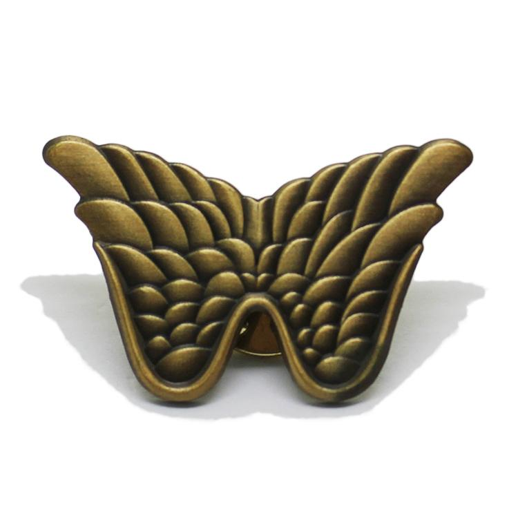 アンティークゴールド 3D ウイング ラペルピン