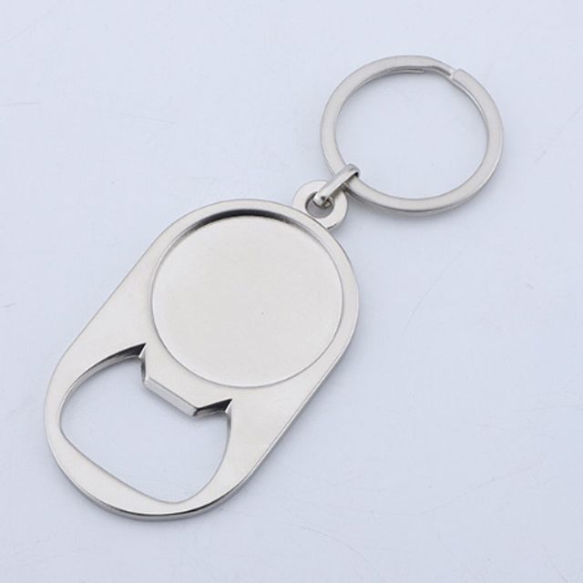 ユニークな彫刻が施された素晴らしいキーチェーン栓抜き